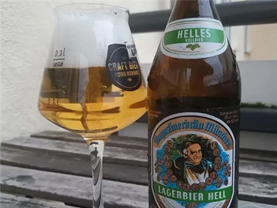 La bière allemande n'utilise que de l'eau, du malt, du houblon et de la levure ? Pourquoi une tel...